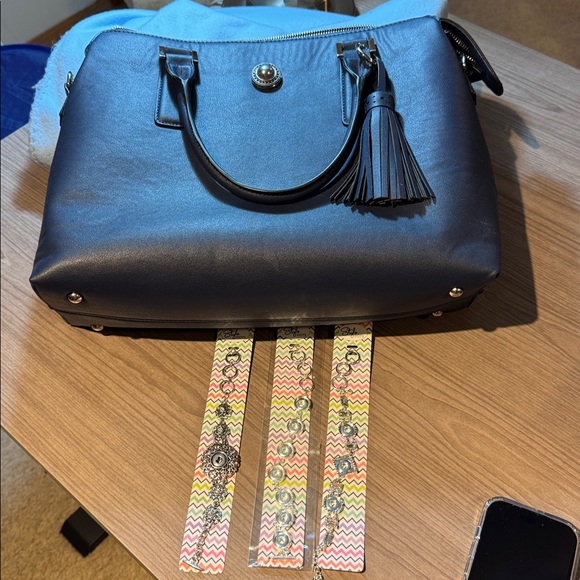 Elegant Black Handbag with Tassel - Picture 2 of 5